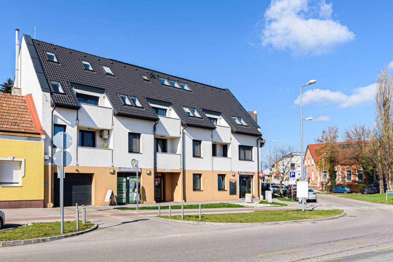 Hid19 Apartman Gyor Belvaros-Free Parking-Terrace Az Rq Vizi Elmenypark Es Gyogyfuerdonel Екстер'єр фото